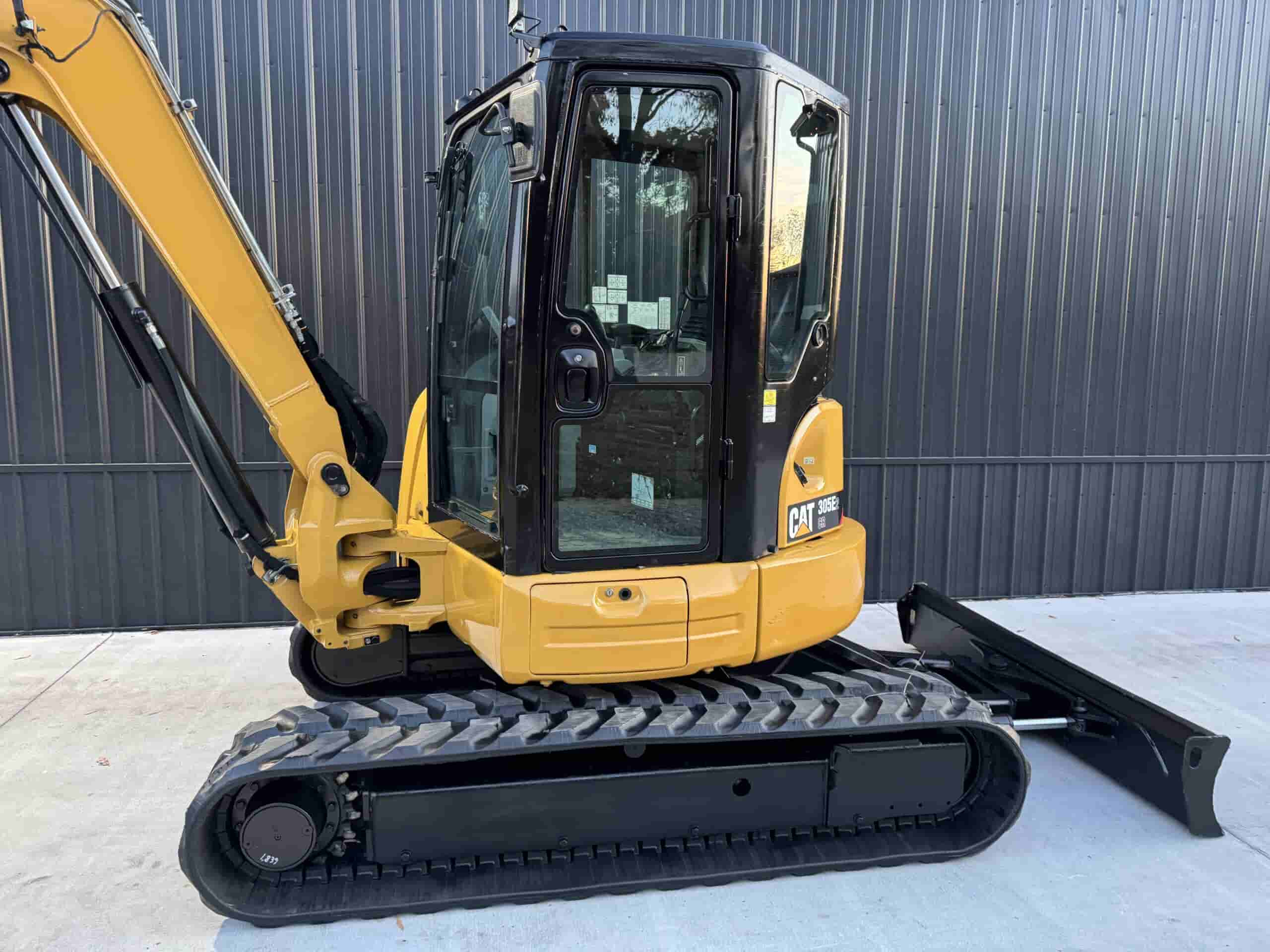 2017 CAT 305E2 CLEAN
